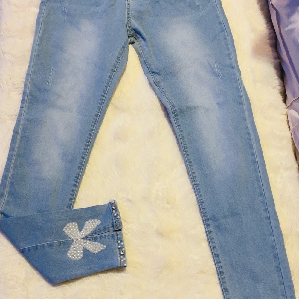 Light Blue Boutique Skinny Jeans with Pearl Bow Detail – NWOT Size Small